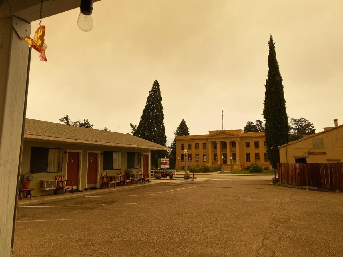 Independence Courthouse Motel Exterior photo